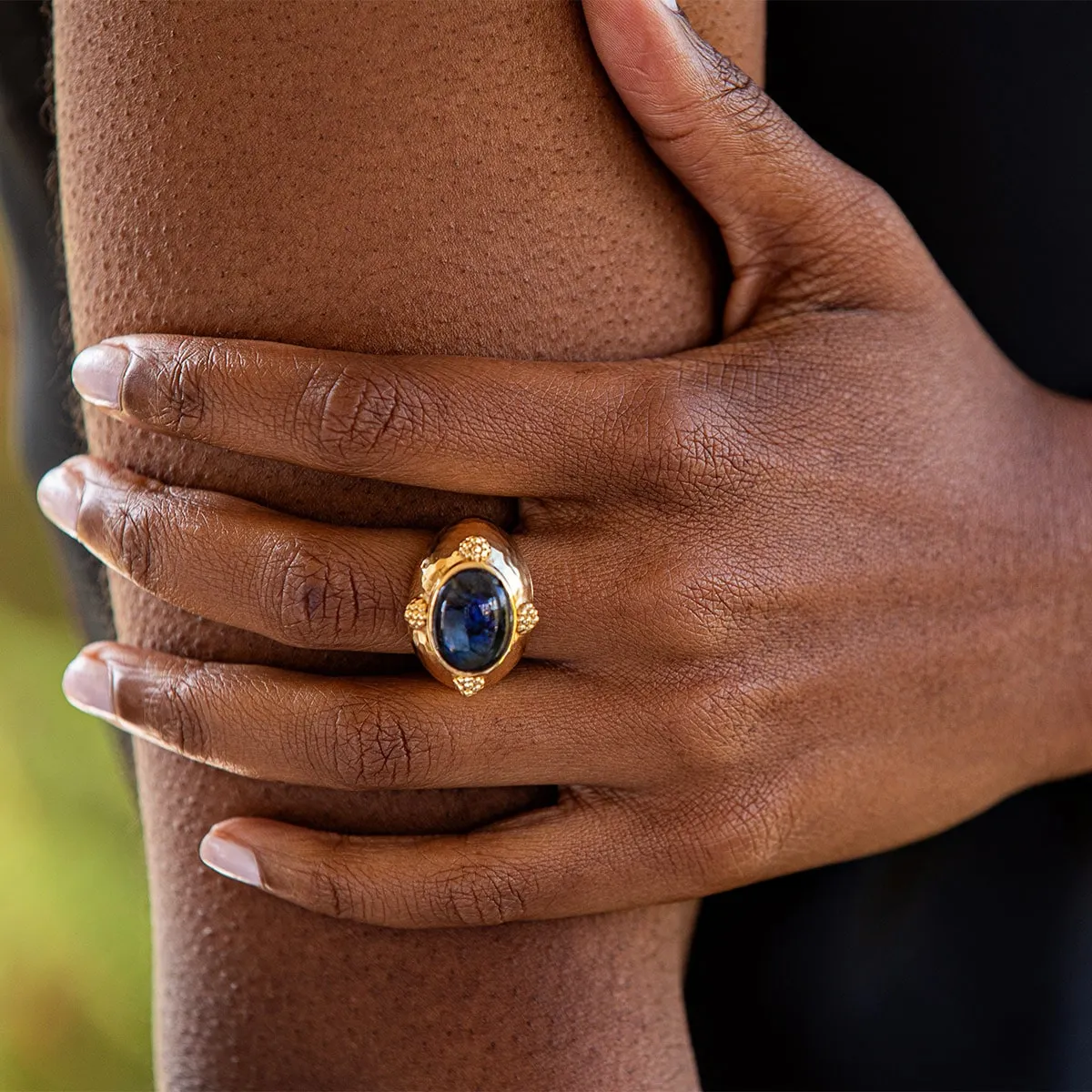 Cleopatra Oval Ring - Gold/Blue Labradorite