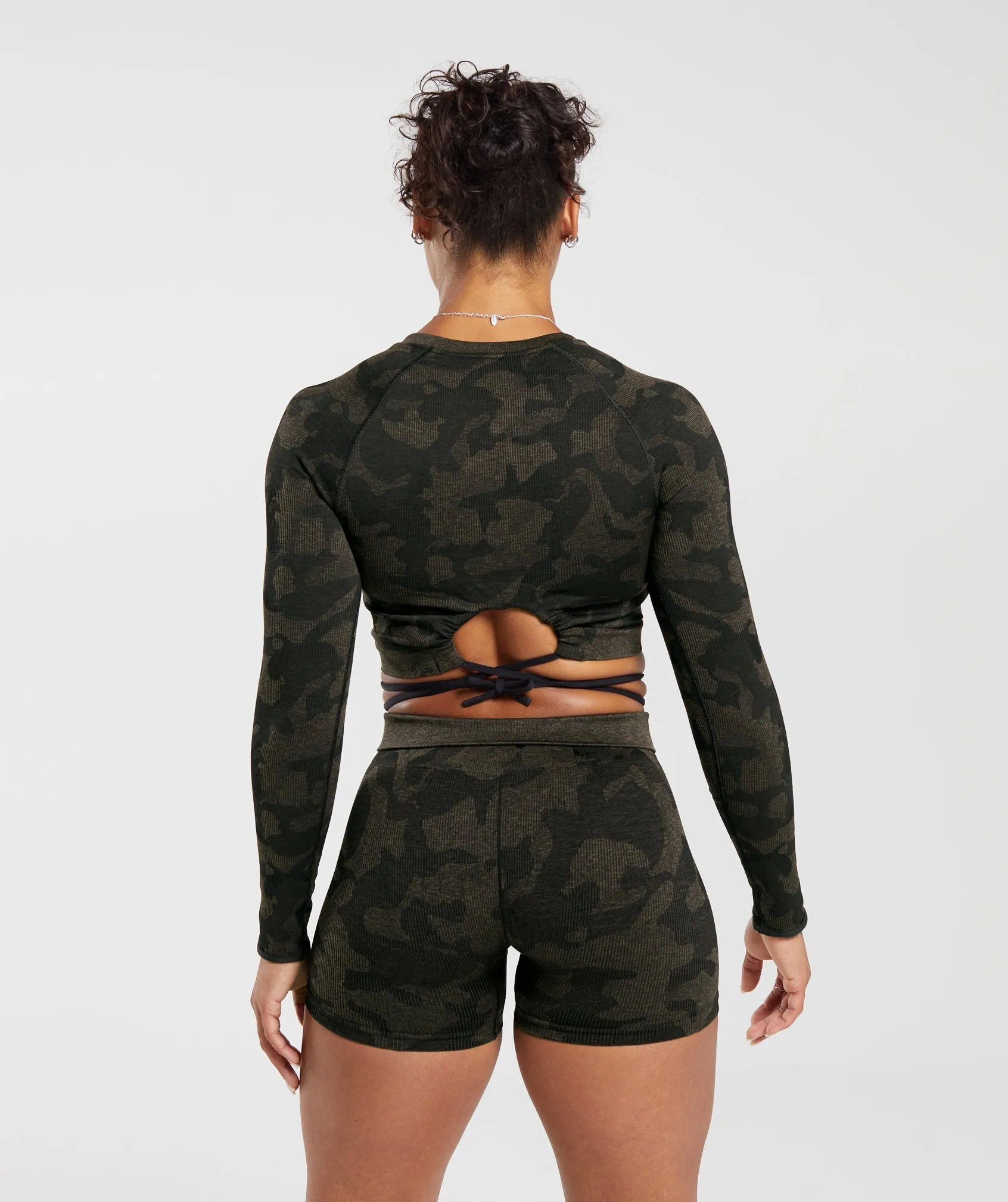 Gymshark Adapt Camo Seamless Ribbed Long Sleeve Crop Top - Black/Brown Camo