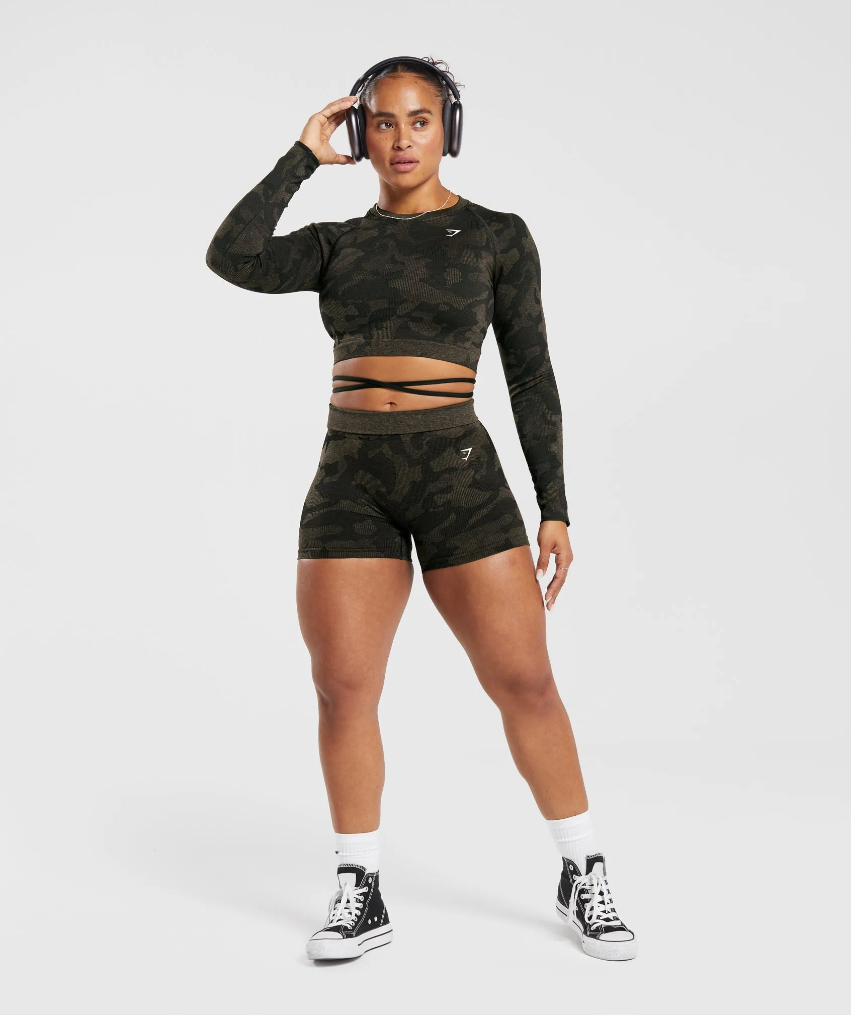 Gymshark Adapt Camo Seamless Ribbed Long Sleeve Crop Top - Black/Brown Camo