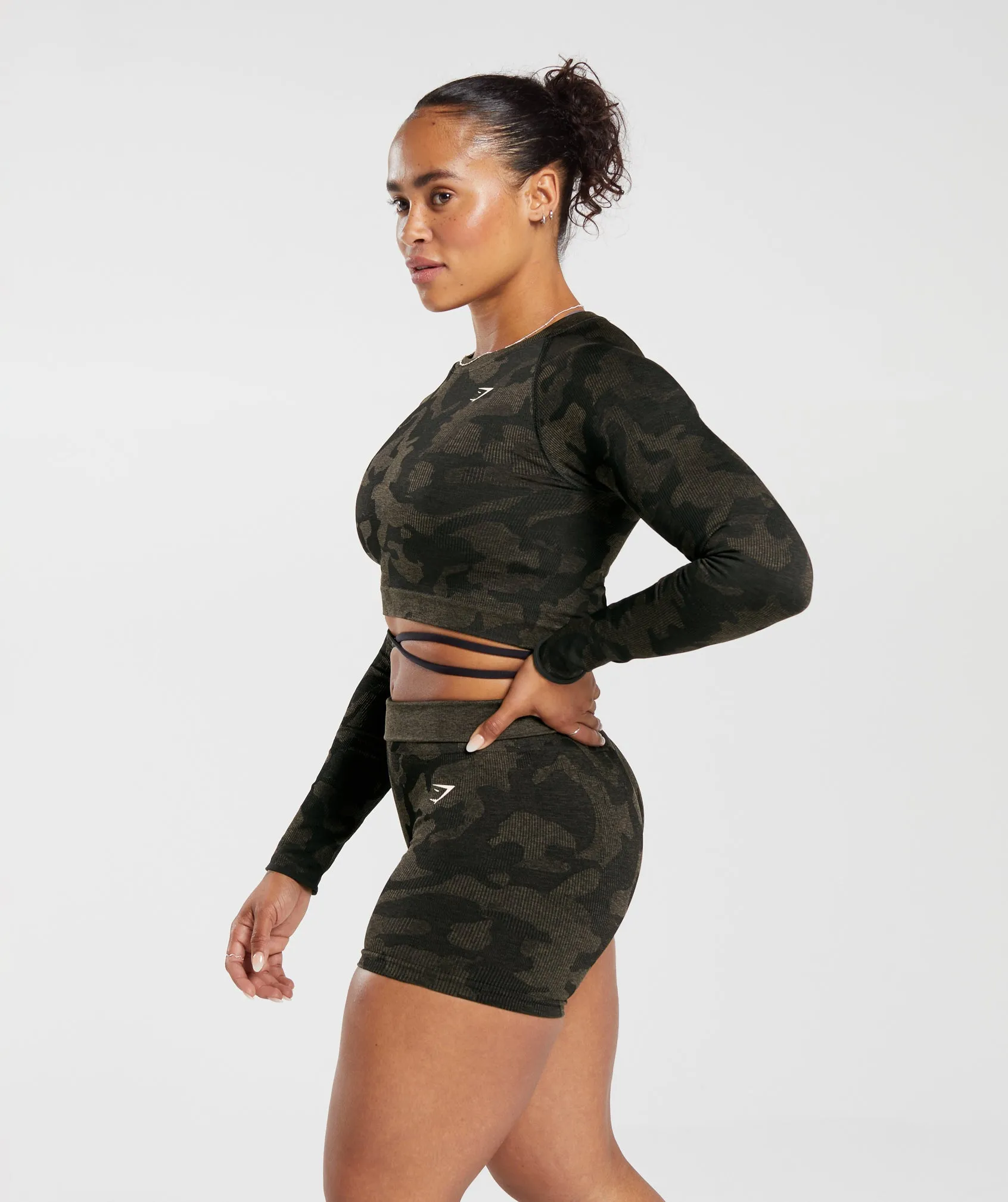 Gymshark Adapt Camo Seamless Ribbed Long Sleeve Crop Top - Black/Brown Camo