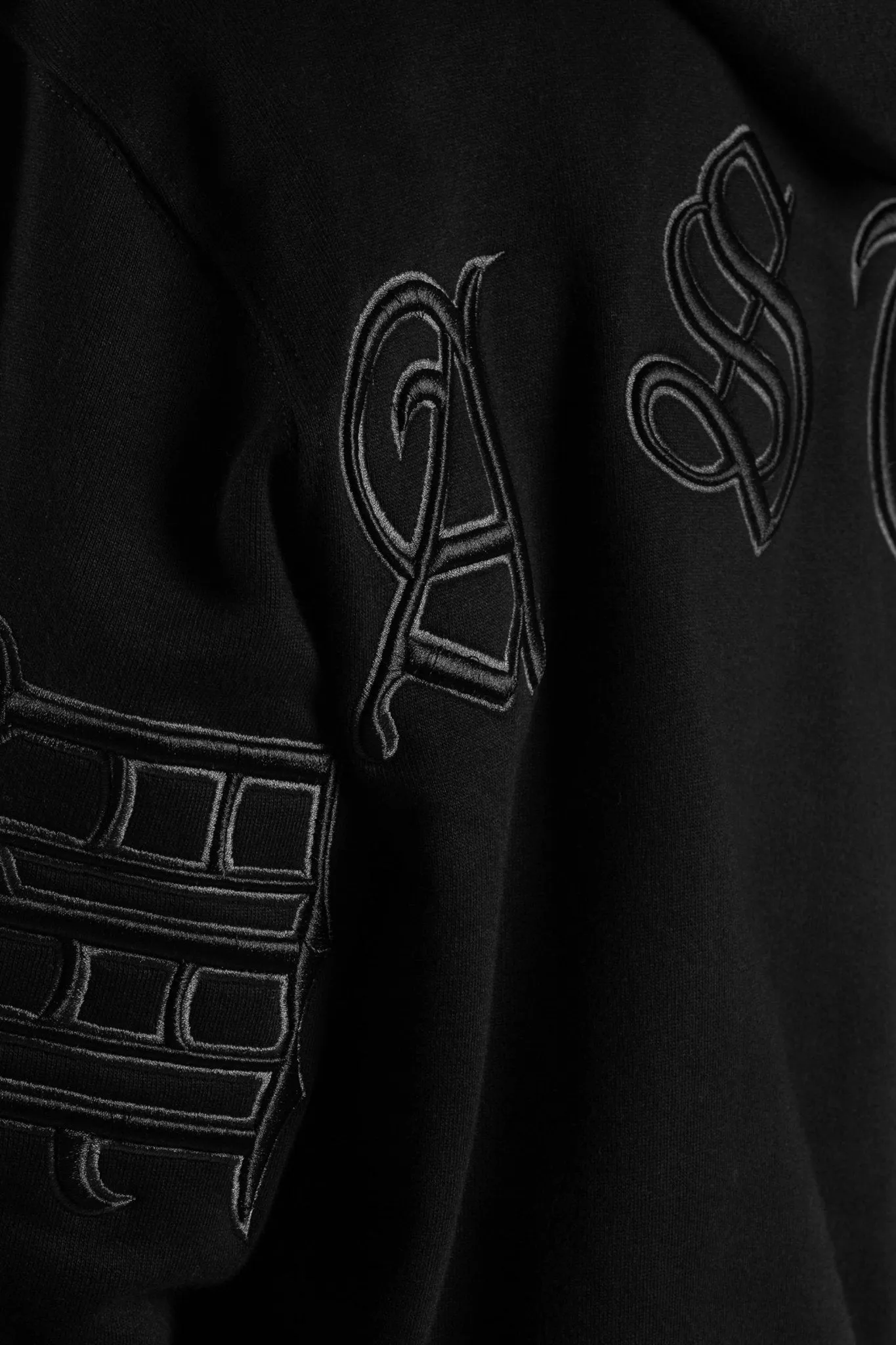 Curve-Optimized Hoodie with Zip from the Kingdom Collection