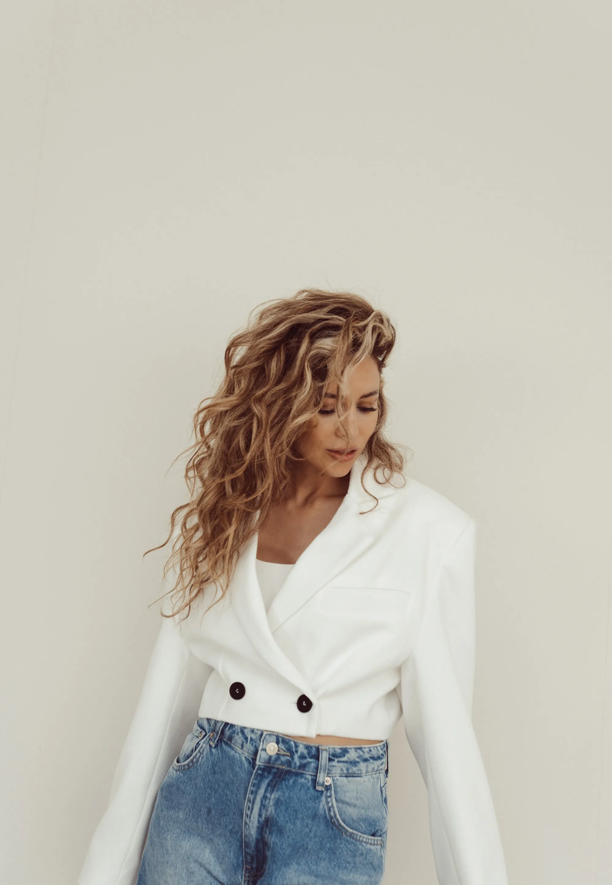 SALE - NOELLE Oversized Cropped Blazer in White