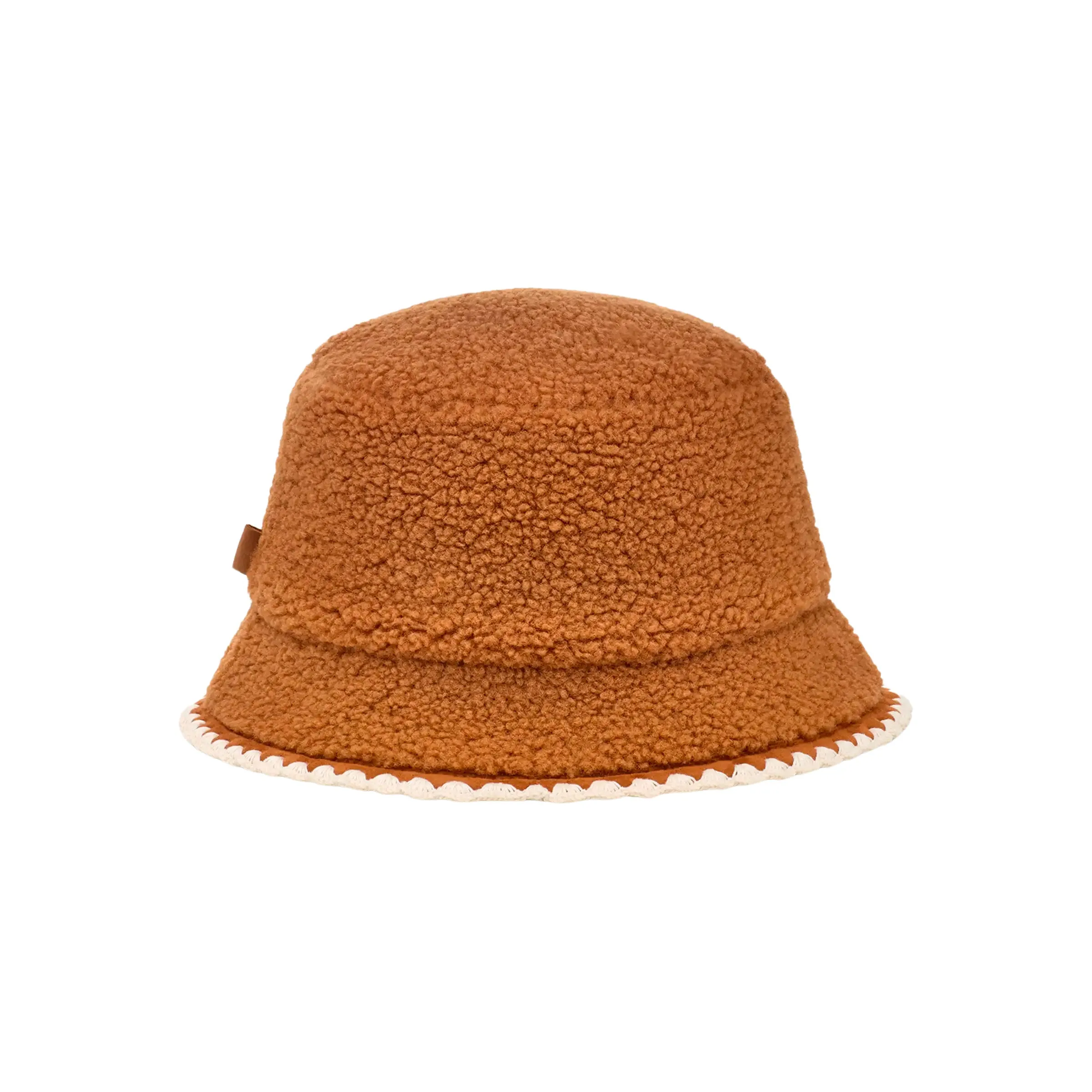 UGGFLUFF SCALLOPED HAT | SOMBRERO DE INVIERNO DE PIEL SINTÉTICA Y BORDE FESTONEADO