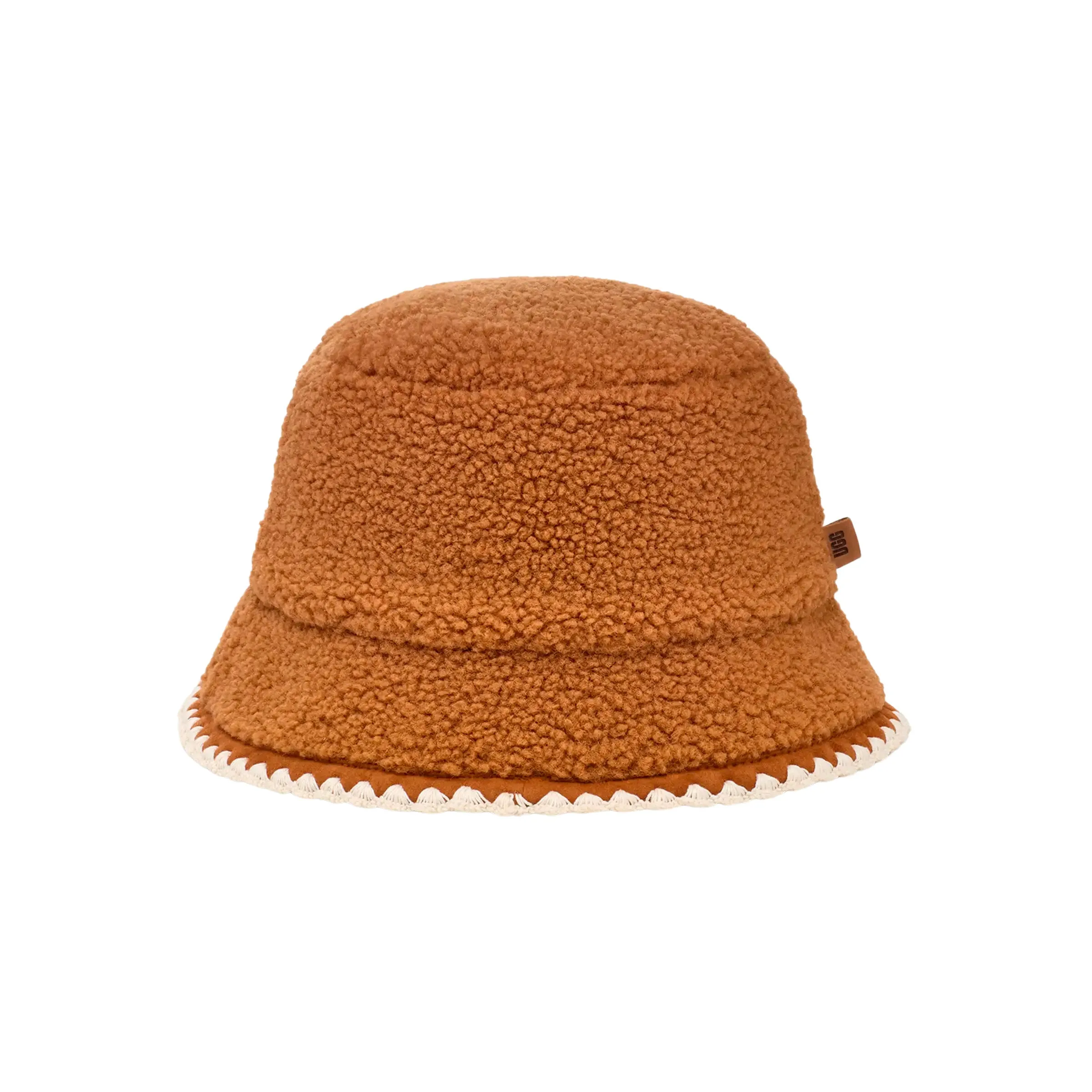 UGGFLUFF SCALLOPED HAT | SOMBRERO DE INVIERNO DE PIEL SINTÉTICA Y BORDE FESTONEADO